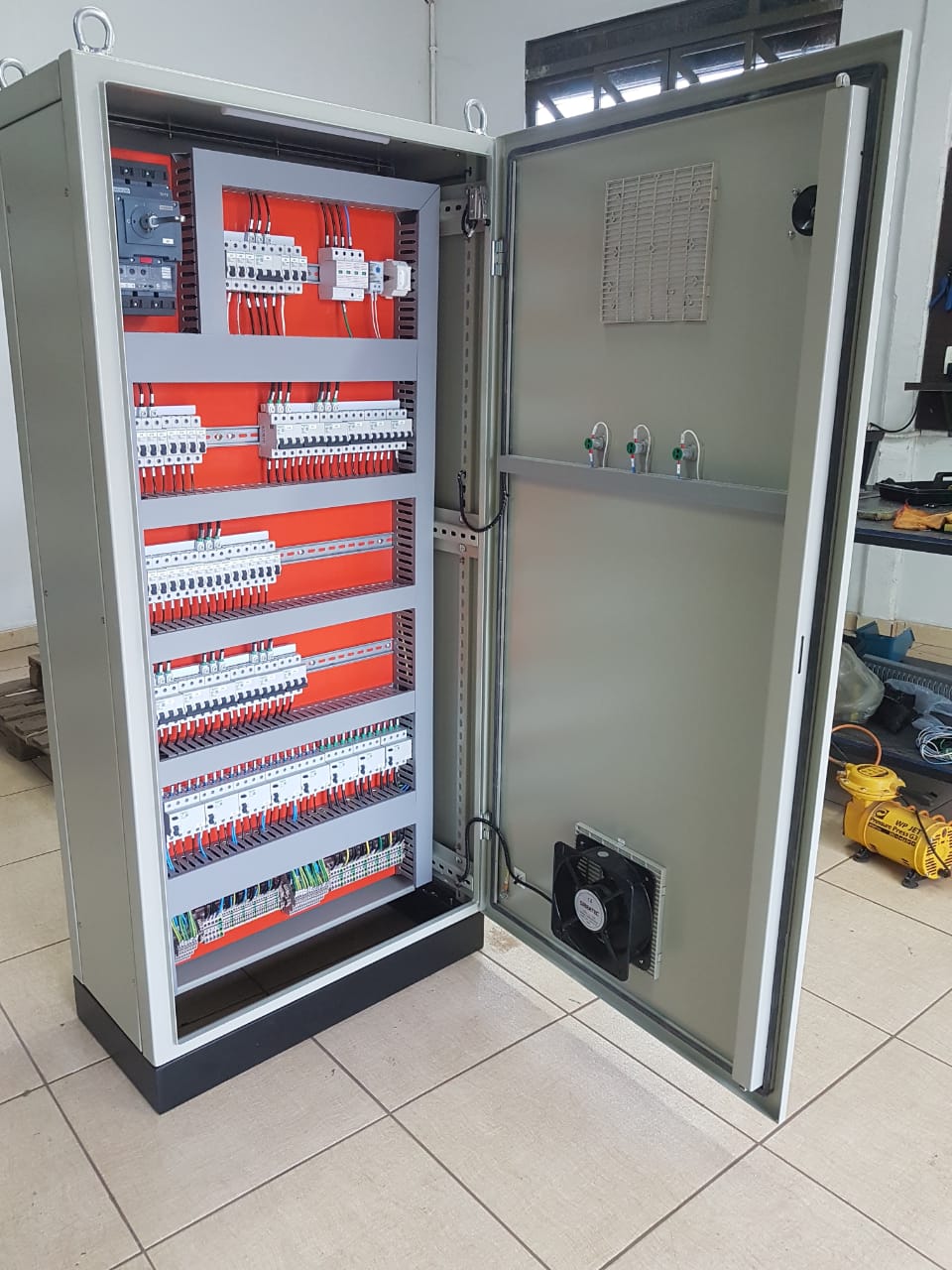 Montagem de Painéis Elétricos